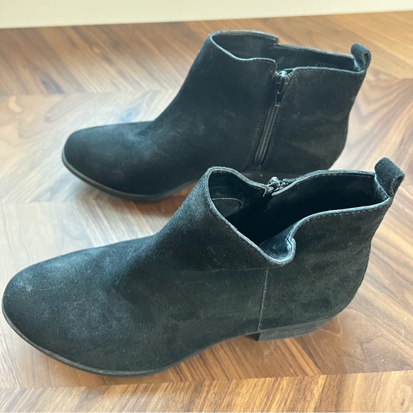 Vince Camuto Brystal Black Suede Ankle Boot (US 8.5) - Picture 4 of 7